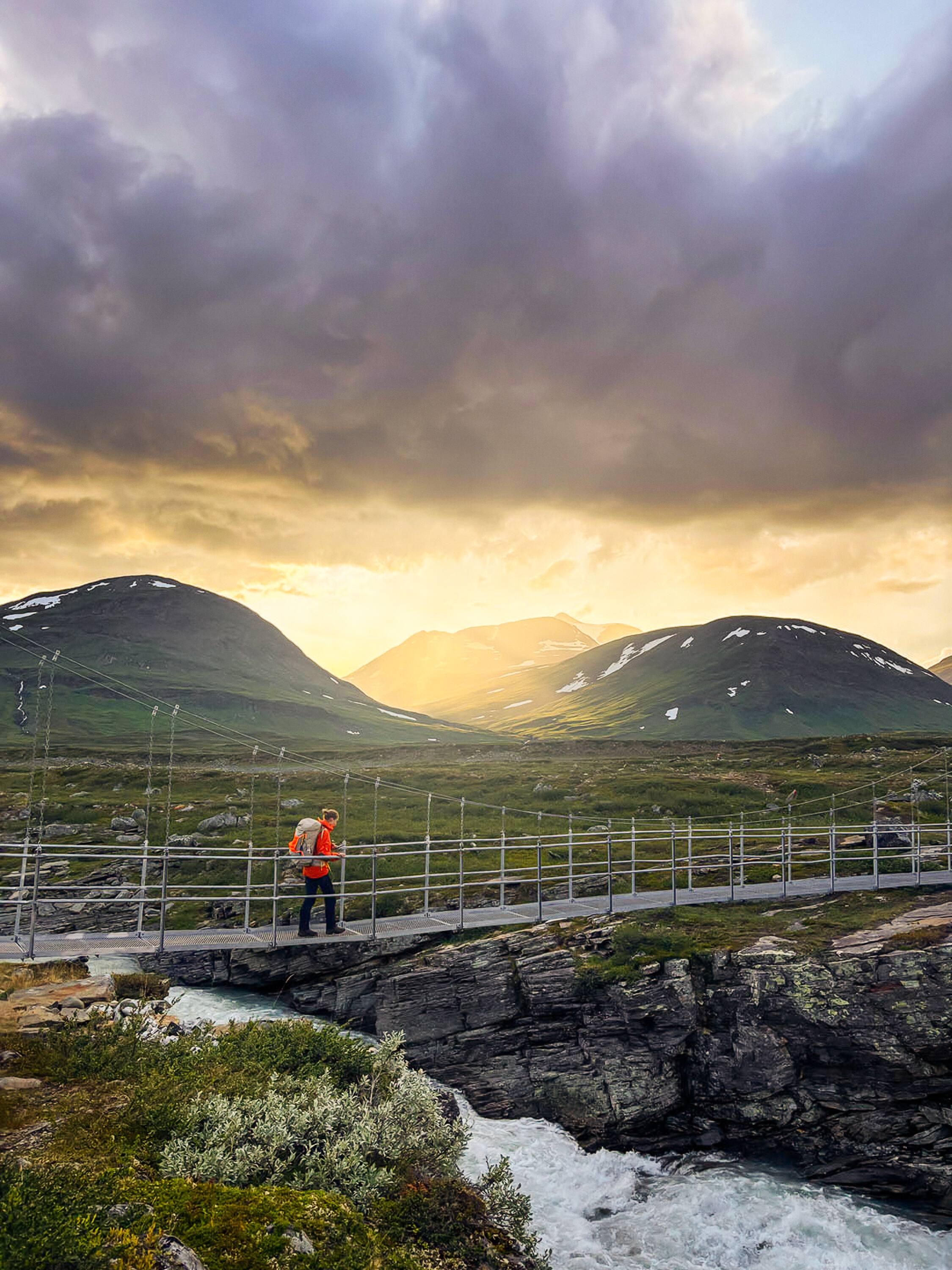 Vandring i solnedgången
